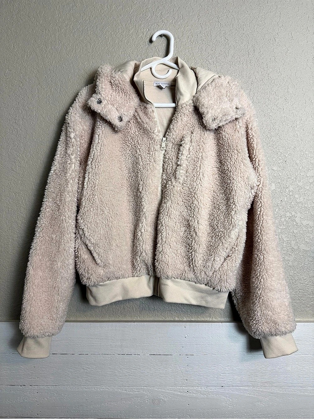NWOT Beyond Yoga Sherpa Bomber Jacket Hooded Cream size Medium Cozy Warm
